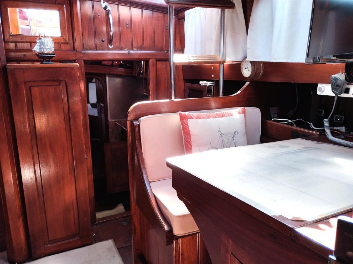 1983 Botel